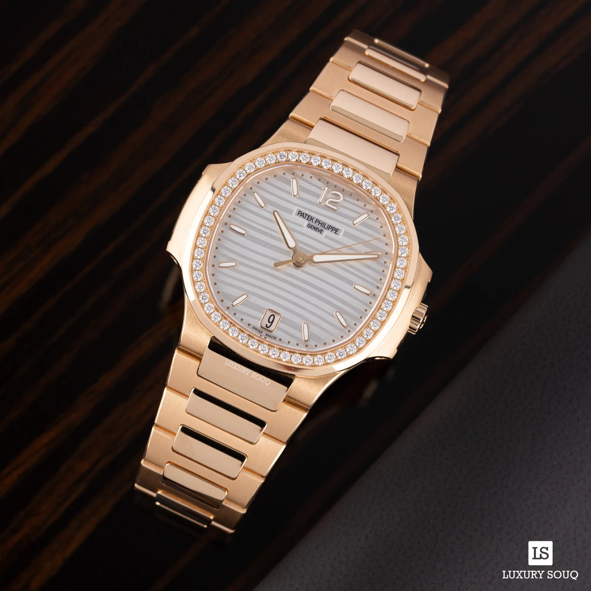 Patek Philippe Nautilus 7118/1200R-001 Silver Tone Dial 18K Rose Gold