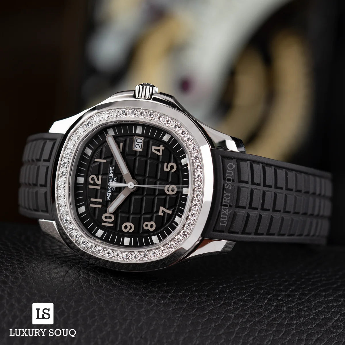 Patek Philippe Aquanaut 5267/200A-001 Diamond-Set Bezel 39mm Luce Black Dial Unisex Watch