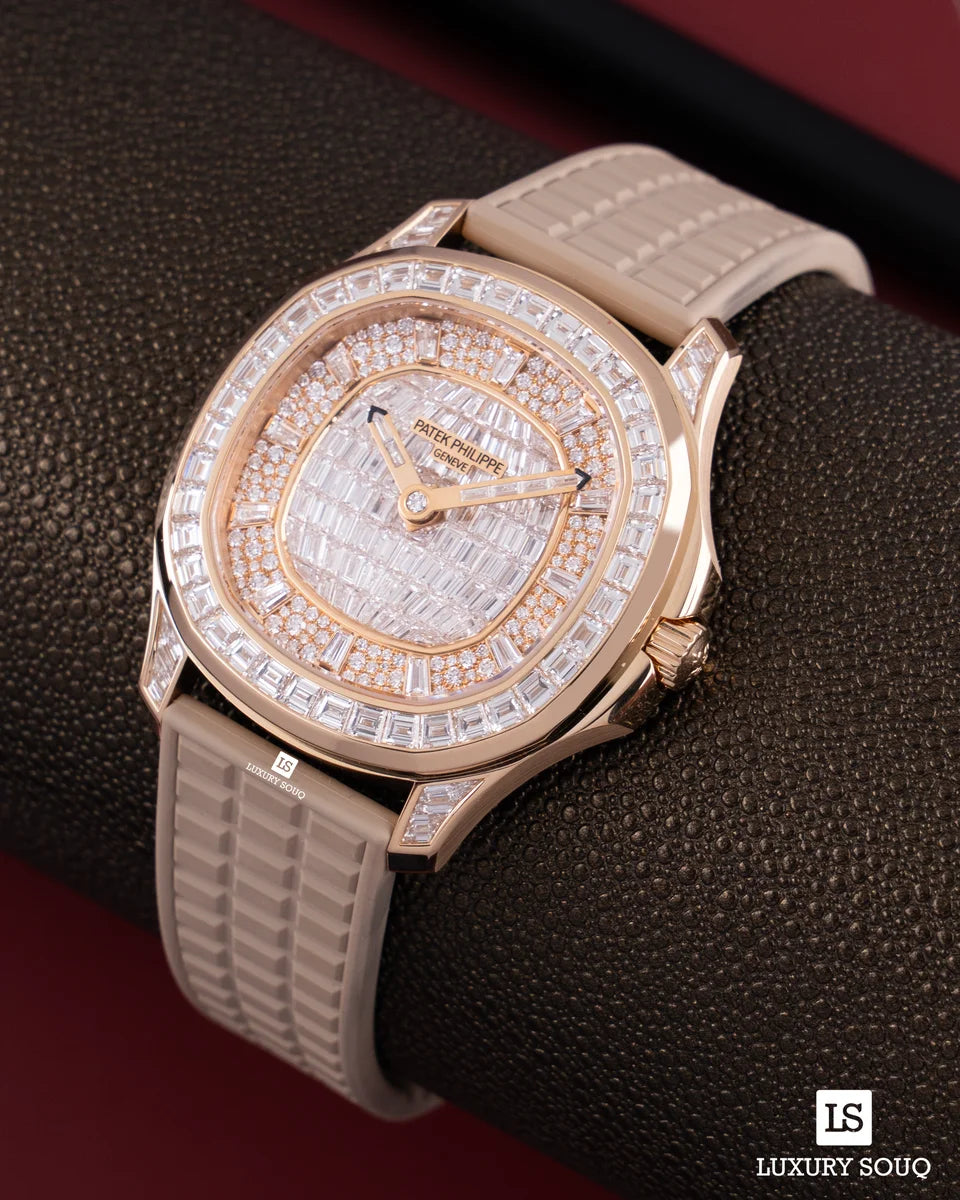 ساعة يد نسائية Patek Philippe Aquanaut 5062/450R-001 Luce Haute Joaillerie 38.8 Mm ذهب وردي 18 قيراط أحزمة مطاطية بيج لؤلؤي