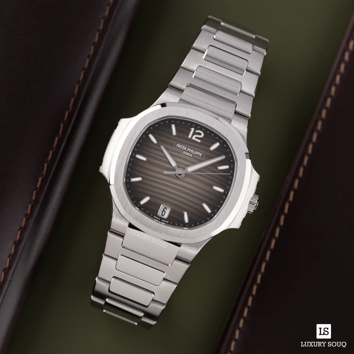 Patek Philippe Nautilus 7118/1A-011 Automatikuhr mit rauchgrauem Zifferblatt und Indizes aus Edelstahl 35,2 mm