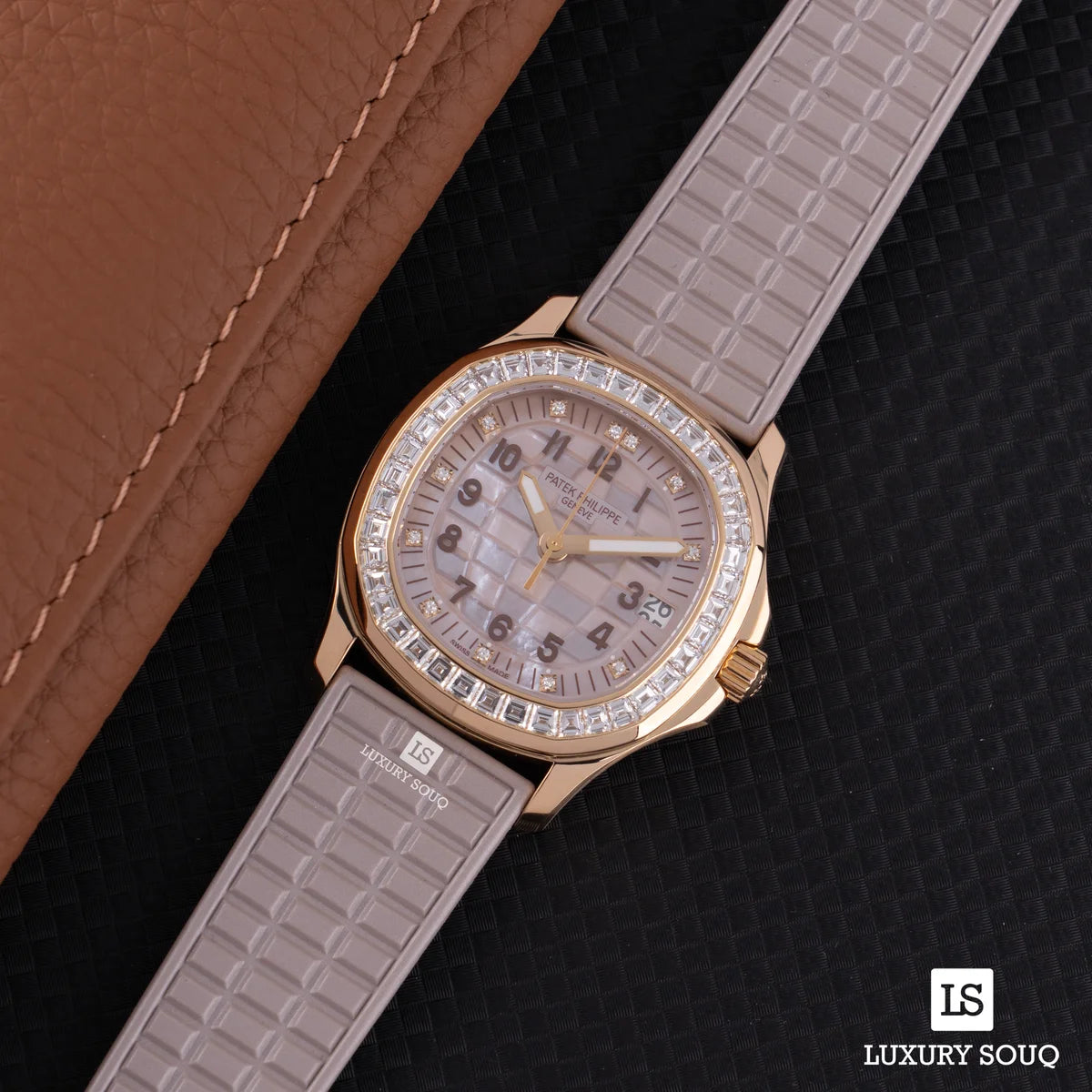 Patek Philippe Aquanaut 5072R-001 Luce Beige 18K Rose Gold MOP Dial